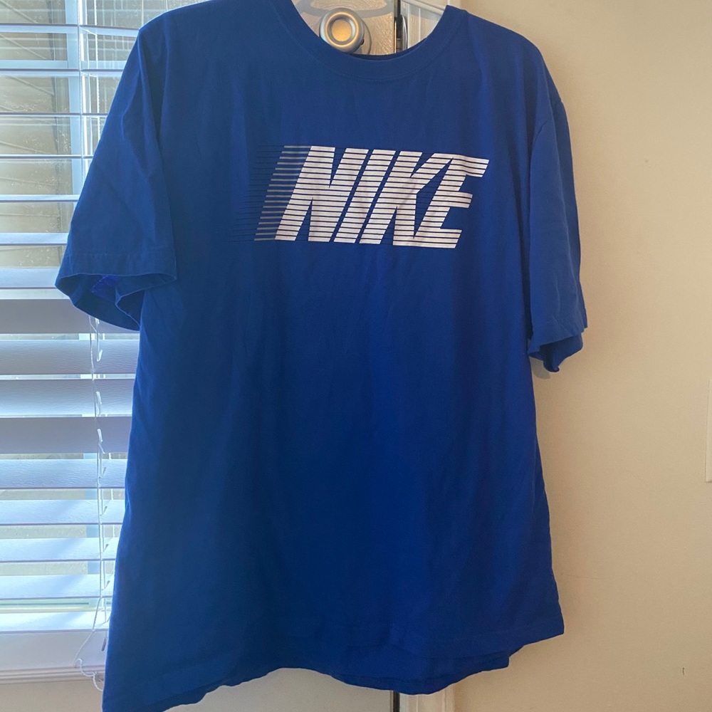 Men’s Nike shirt